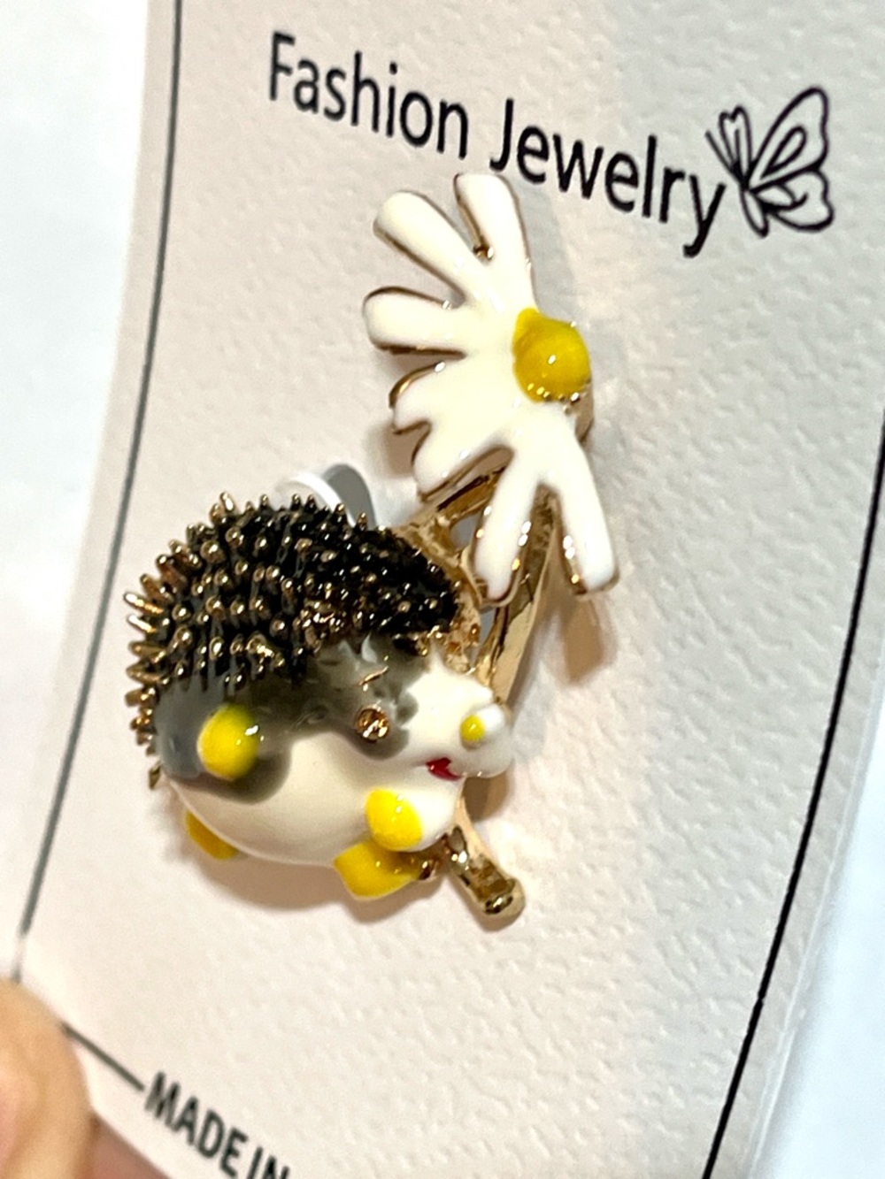 NEW Enameled Hedgehog Daisy Brooch Pin 🦔🌼 Gold Tone Cute Animal Jewelry - Picture 4 of 7